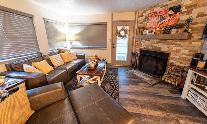 Brian Head Condo | Giant Steps 12 Rustic Retreat ski in/out 2bd/2bath