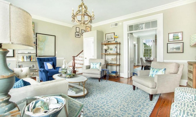 Historic Downtown Savannah House | Gordon Chic by Lucky Savannah