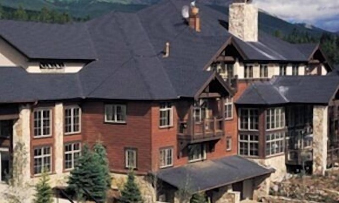 Four O'Clock Apartment | Grand Timber Lodge: Ski-in, Ski-out. Studio. Sleeps 4 2/9/25-2/12/25