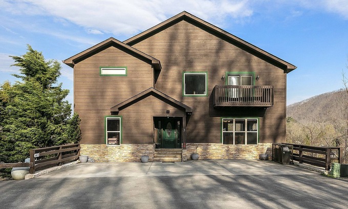 Gatlinburg Cabin | GREAT view DOWNTOWN Gatlinburg with views,community pool, hot tub and fireplace