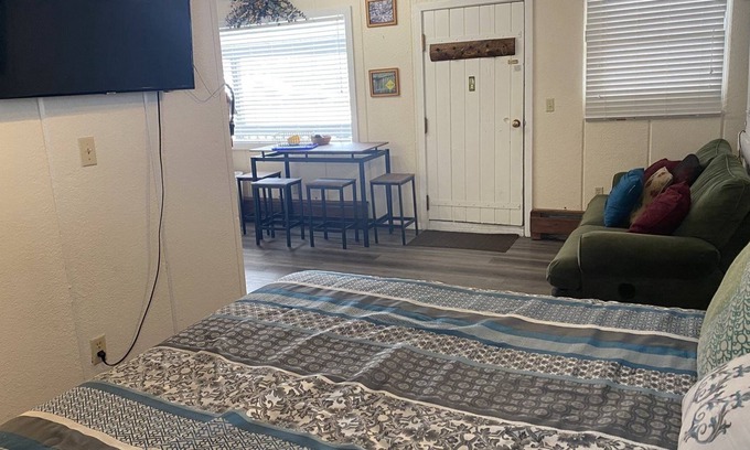 Glenwood Springs Condo | Great views, Vaulted ceiling, Cheerful & Bright