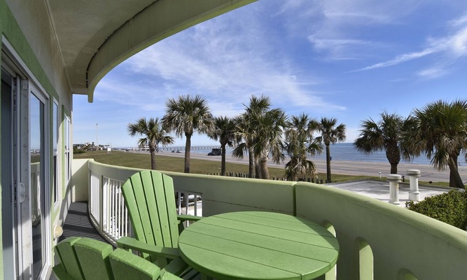 Galveston Condo | Greta House | Spacious Pool, Gulf Views!