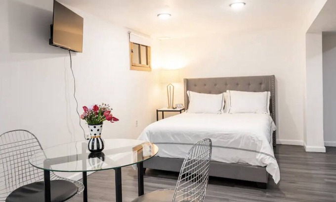 Congress Park Apartment | Guest Suite Close to Downtown