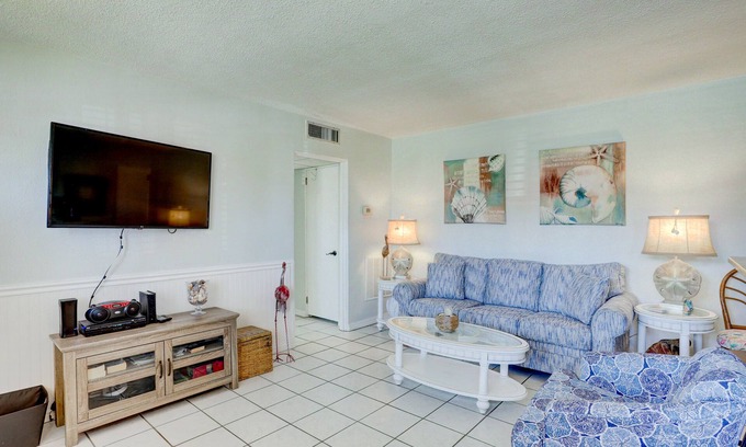 St. Pete Beach Condo | π Gulf Winds Ground-Floor Condo β Beachy Vibes & Easy Access
