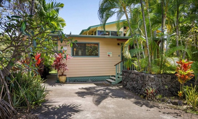 Honaunau-Napoopoo House | H6-The Dolphin Bay Estate