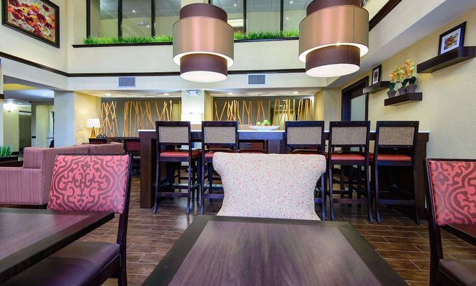 Pearland Hotel | Hampton Inn Houston-Pearland, TX