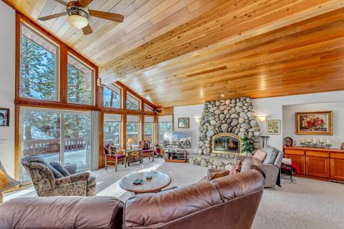 Lake Forest House | Handcrafted Tahoe Retreat Walk to Beach & Ski