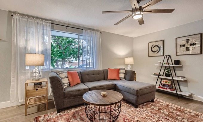 Lamar Heights Area House | House ∙ 2 bedrooms ∙ 4 guests