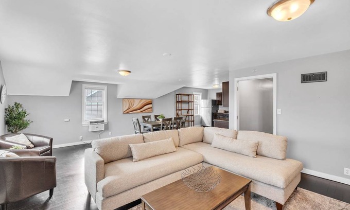 Middlebury House | House ∙ 3 bedrooms ∙ 7 guests