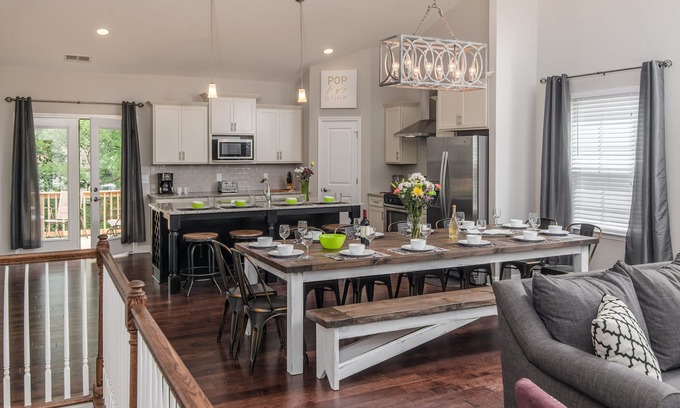 Talbot's Corner House | Huge! Luxe Brand New 4b+/4 Full Bath 10 Min To Downtown!