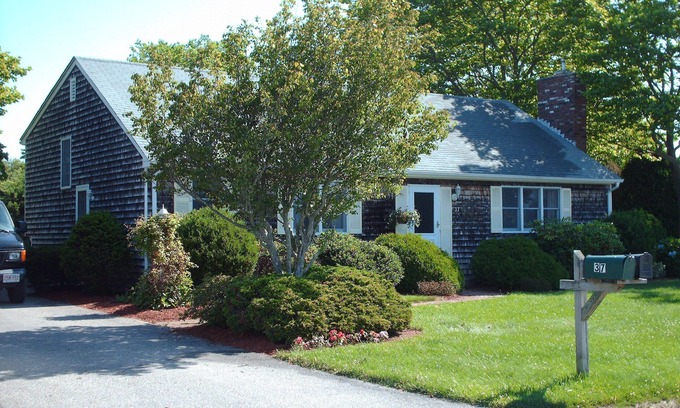 Eastward Look House | IMMACULATE HOUSE-WI FI, A/C, SLEEPS 12, 3 FULL BATHS, WALK TO BEACHnAUG 2-9 OPEN