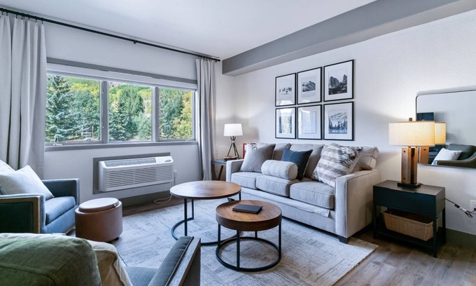 Mountain House Condo | In-House Shopping/Dining, Central to 7 Ski Resorts, Minutes to Slopes – Perfect Mountain Getaway!