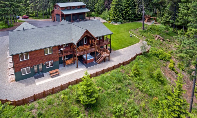 Cle Elum House | Incredible Aspen Lodge! Year Round Specials | Hot Tub | Sledding Hill | 5 AC
