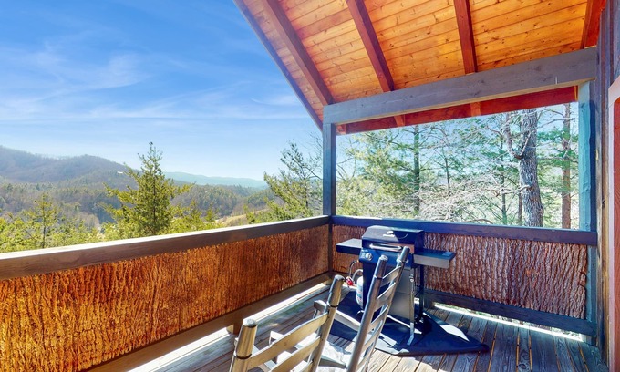 Wears Valley Cabin | Inviting Cabin with Private Hot Tub & Covered Deck + Free Attraction Tickets