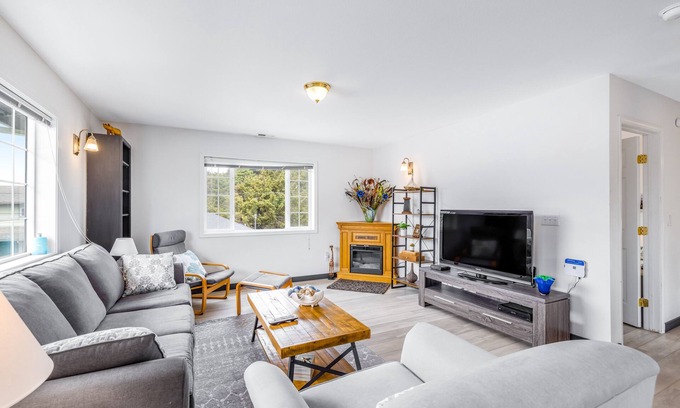 Roads End House | Inviting Haven with Large Yard, WiFi & Partial Ocean View - Steps to Beach