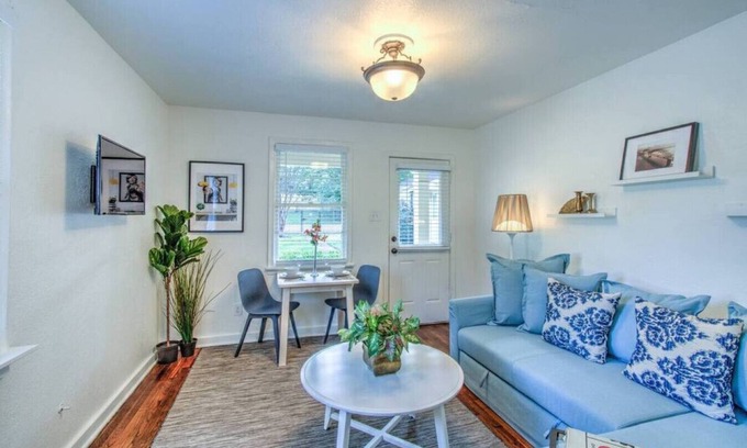 Midtown Apartment | J 84 #2 · Walking distance to the best of Midtown!