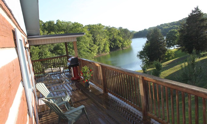 Dandridge Cabin | LakeFront Cabin Private Dock ez access nr Smoky Mtn Oct/Nov/Dec dates avail