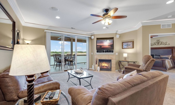 Osage Beach Condo | Lands' End V.I.P. 3 Suite Condo - Near Outlet Mall - Elevator, Wi-Fi, Water Park