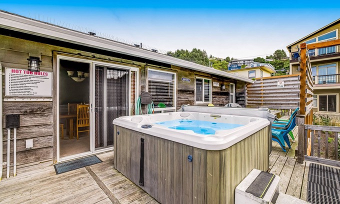 Roads End House | Large home w/private hot tub & amazing views-1 block to beach-Dogs ok