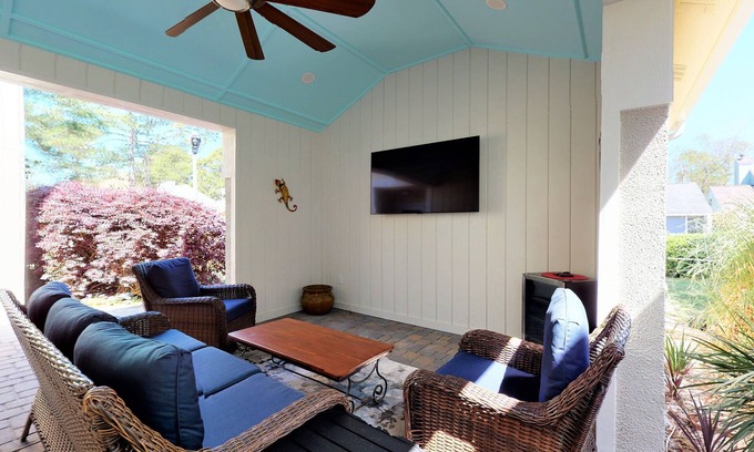 Miramar Beach House | Linkside 475 - 6 seat GOLF CART, single family home, Free WIFI