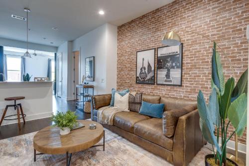 West End House | Lofts at 30th - Urban Escape - Minutes to Broadway