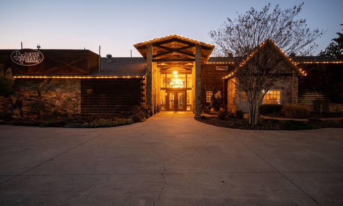 Pilot Point House | Lone Star Lodge and Marina