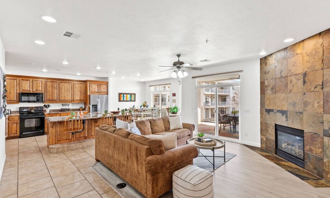 St. George Condo | LP 1806 | 3 BD with an Indoor Fireplace, Old School Arcade Machine, and Resort Access