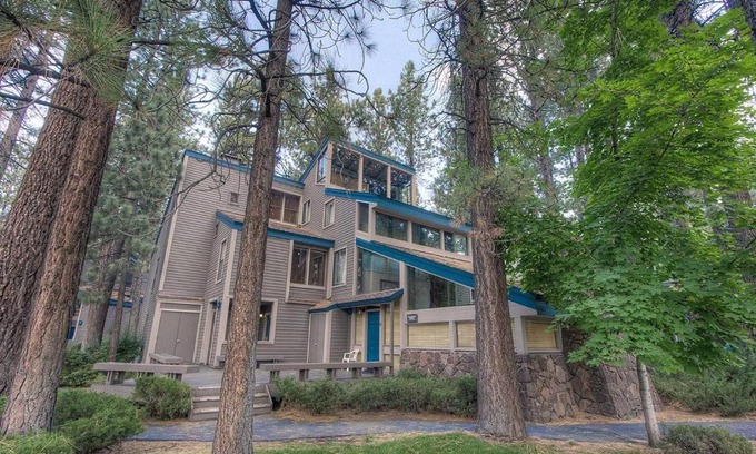 South Lake Tahoe House | Lucky Lady 404 by Lake Tahoe Accommodations