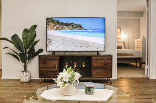 Del Rey Apartment | Luxe MDR apartment,Parking, Gym, Pool, jacuzzi,BBQ