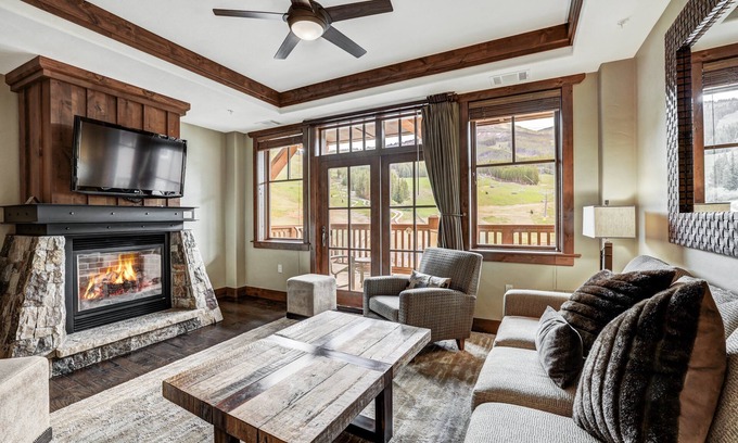 Peak 8 Condo | Luxury 4 Bedroom Steps from Skiing and Winter Activities by RedAwning