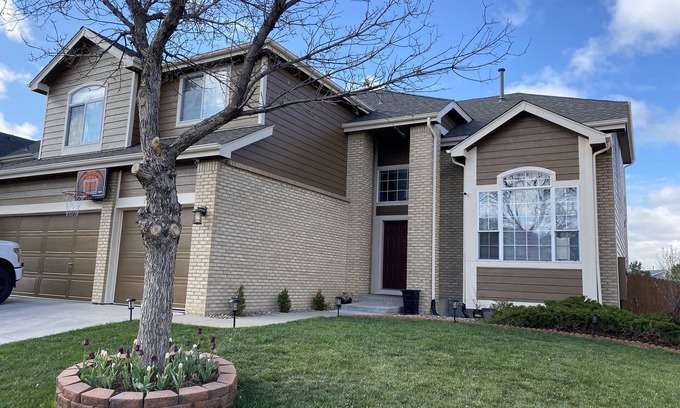 Centennial House | π’ Luxury Walk-Out Suite in Centennial 2BR Close to Denver , Parks, Trails