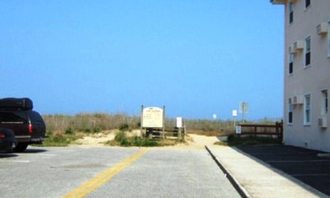 Midtown Ocean City Condo | Mid Town OceanSide/Block 46th St. Sleeps 5 Location, Location, Location!