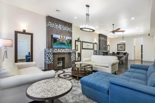 Faubourg Lafayette Apartment | Modern 4BR Penthouse in Downtown by Hosteeva