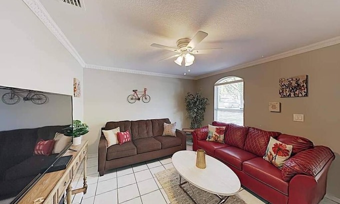 Tampa House | Modern and Cozy Home 10 mins to Beach