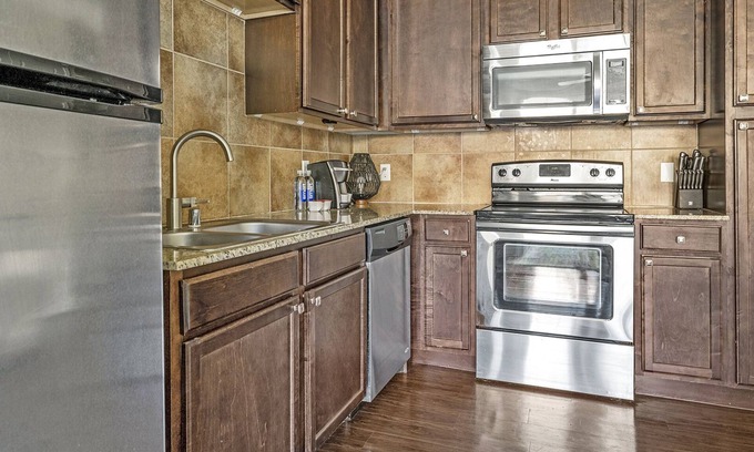 El Paso Apartment | Modern Apartment in Prime Location (ID7815X22)