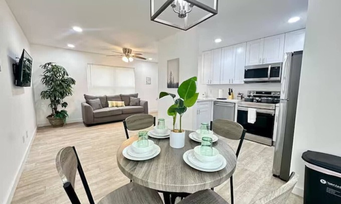 Neartown Apartment | Modern Escape, Downtown Houston’s Best Attractions