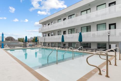Edgehill House | Modern, Music Row, Central, Pool, Gym