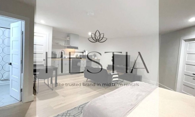 Spicewood At Bullcreek House | Modern Private Guest Studio Sep. Entry Easy Park