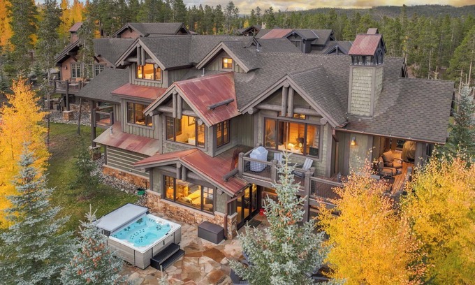 Peak 8 House | Monarch at Shock Hill: Elegant Home w/Hot Tub, Firepit, Oxygen, Near Gondola