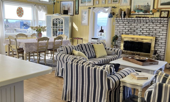 Montauk House | Montauk Panoramic- Luxury home with heated pool -game room- large deck