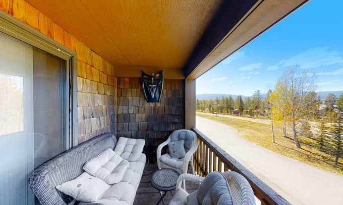 Fraser Condo | Mountain View Condo w/3 Balconies, Gas Fireplace, Shared Hot Tub & Ski Shuttle