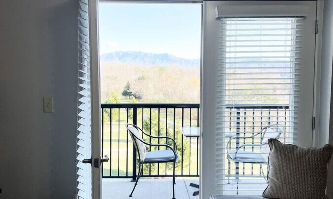 Pigeon Forge Condo | Mountain View Paradise - Unit 3507 - FREE Attraction Ticket with EACH night Stay (Including Dollywood)