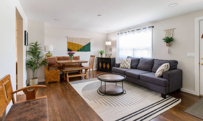 Denver House | NEW Lux home w. Cedar Sauna, Yard + Patio w. Fire | DT 10min | Walk to LightRail