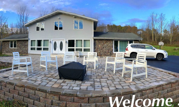 Hunter House | Newly Renovated 5 Bedroom Home with Gorgeous Views just minutes from Slopes