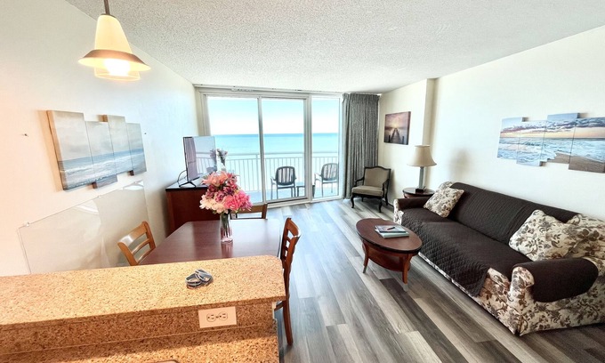 Downtown Myrtle Beach Condo | Newly Upgraded Great 1 bdrm oceanfront condo Near Broadwalk and Downtown