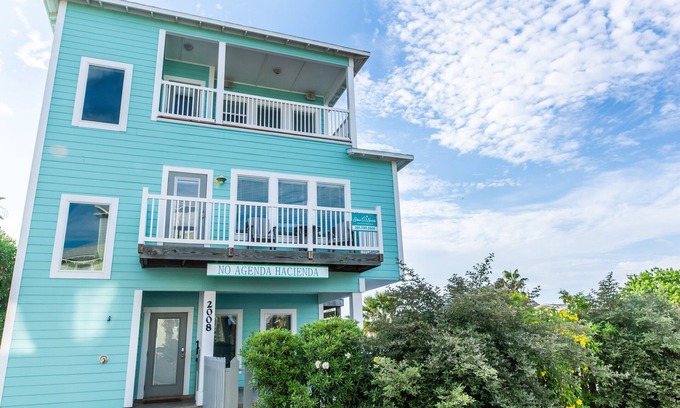 Sand Point House | No Agenda Hacienda: Private Pool, Boardwalk to Beach, 3 Balconies. 16 Guests