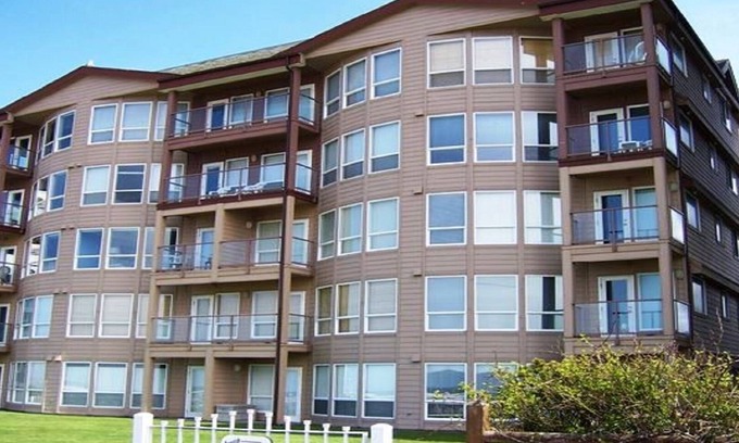 Seaside Condo | Oceanfront unobstructed view, close to town - perfect for families