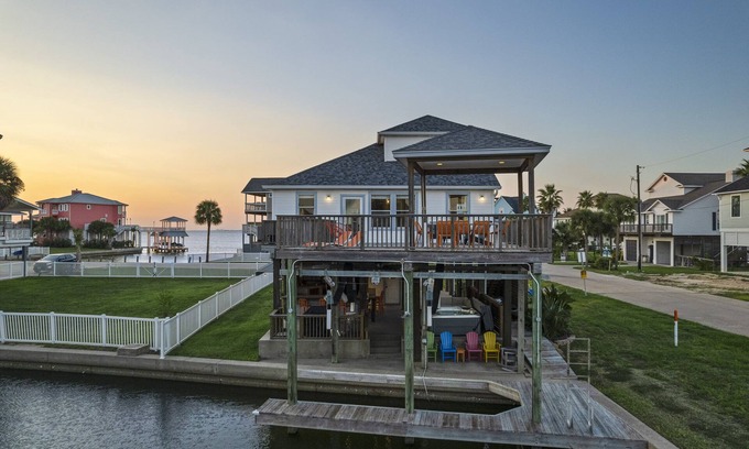 Terramar Beach House | On the Bay | Hot Tub | Pet Friendly