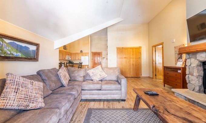 River Run Condo | Oversized Penthouse Overlooks Decrum Sq. & Short Walk to Gondola/Shops/Dining