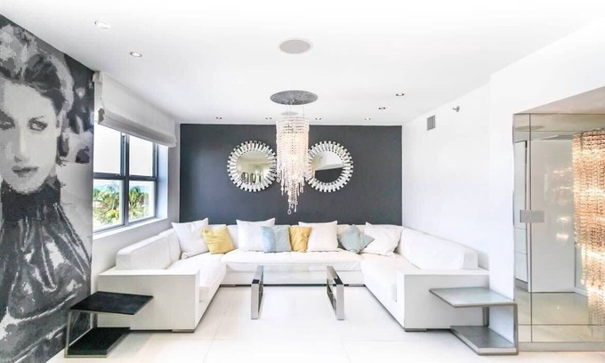 South Beach Apartment | Penthouse on Ocean Drive: Luxurious & Beachfront